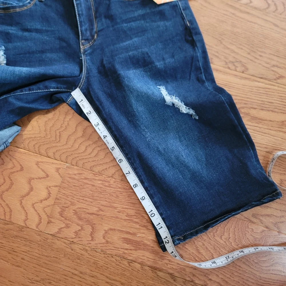 California Vintage Bermuda Shorts Distressed Denim Size 7 NWT